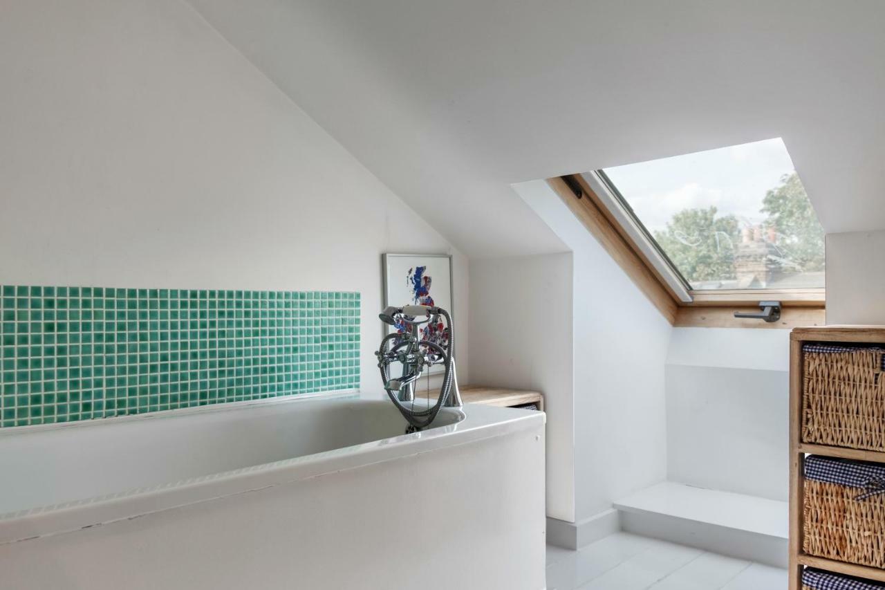 Veeve - Beautiful Interiors On A Battersea Crescent Londra