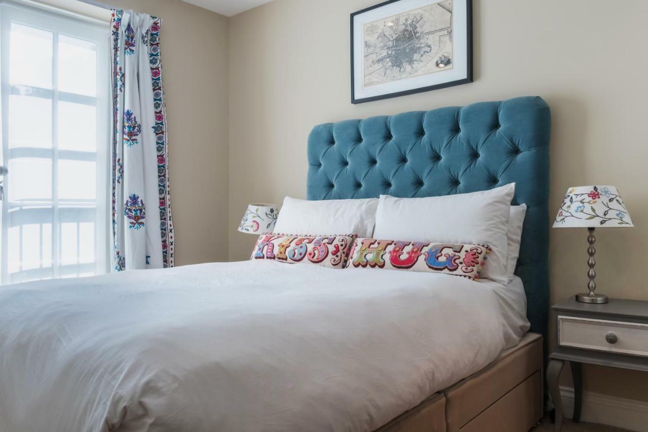Veeve - Beautiful Interiors On A Battersea Crescent Londra