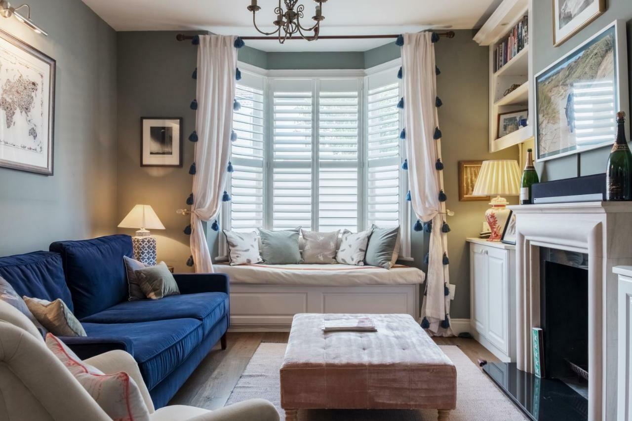 Veeve - Beautiful Interiors On A Battersea Crescent Londra