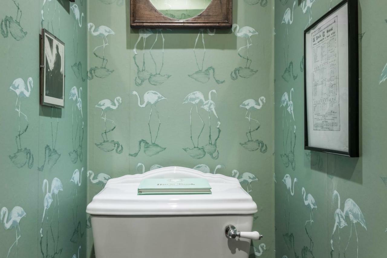 Veeve - Beautiful Interiors On A Battersea Crescent Casa vacanze Londra